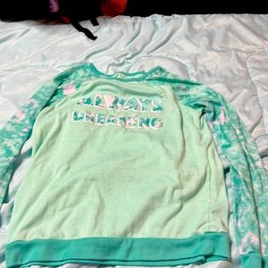 Light teal long sleeve top pjs the top says always dreaming